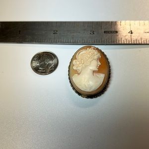Elegant Estate Italian cameo Pin/ Pendant in 925 / Vermeil